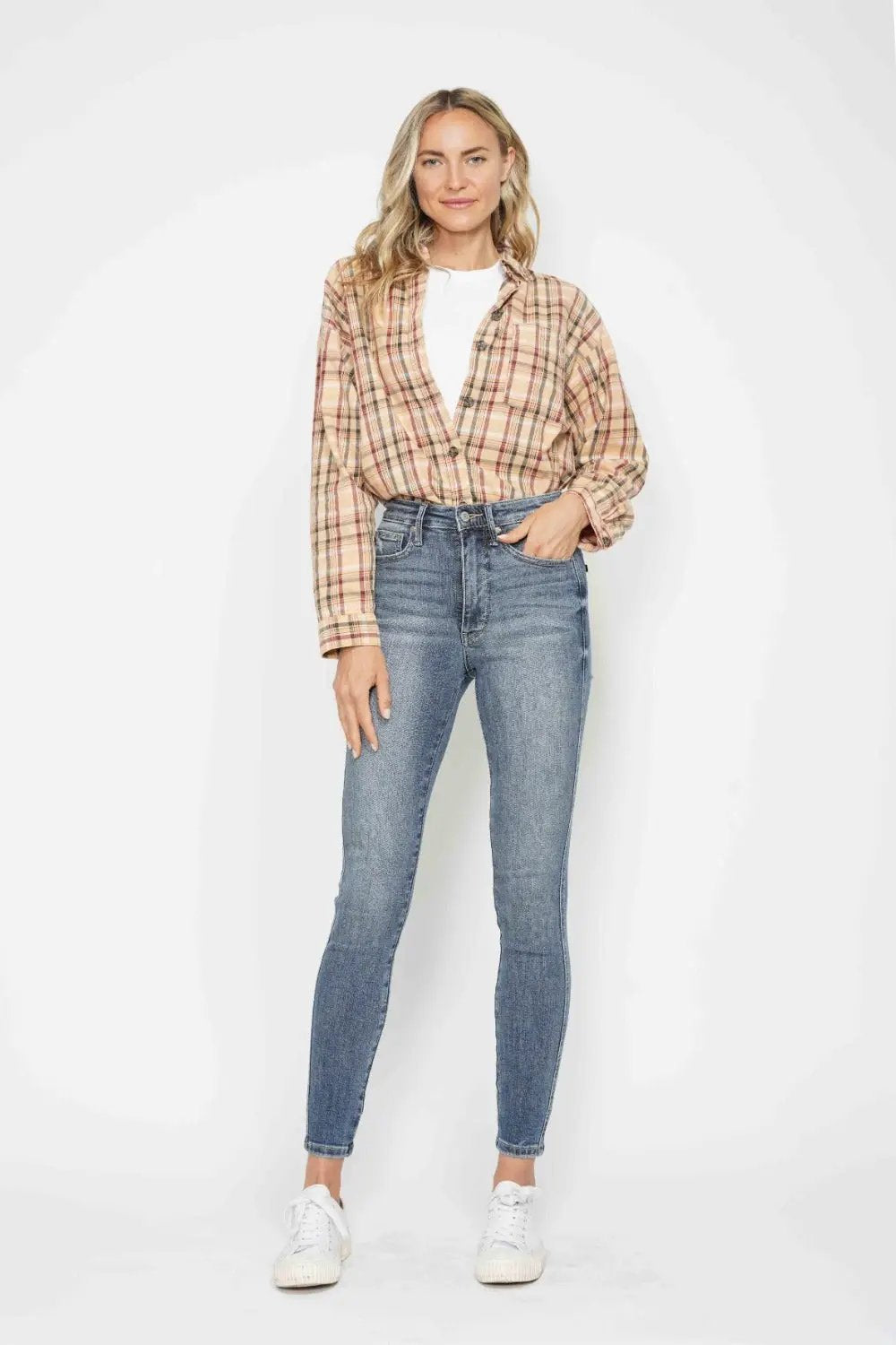 Full Size Tummy Control Contrast Wash Skinny Jeans | Judy Blue by Trendsi