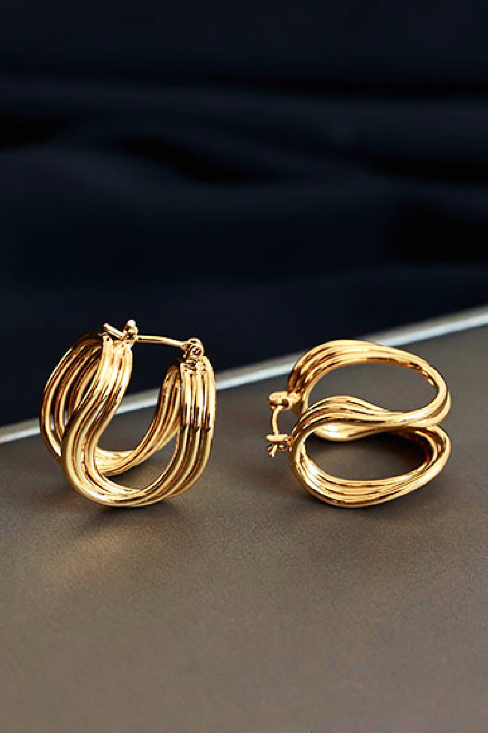 Lightweight everyday U-shaped earrings